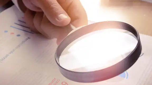 Magnifier Plus with Flashlight